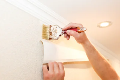 Pose de papier peint à Cadolive — revêtements muraux et toiles de verre